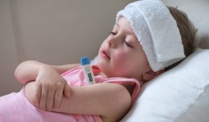 Trẻ bị sốt thường mỏi mệt